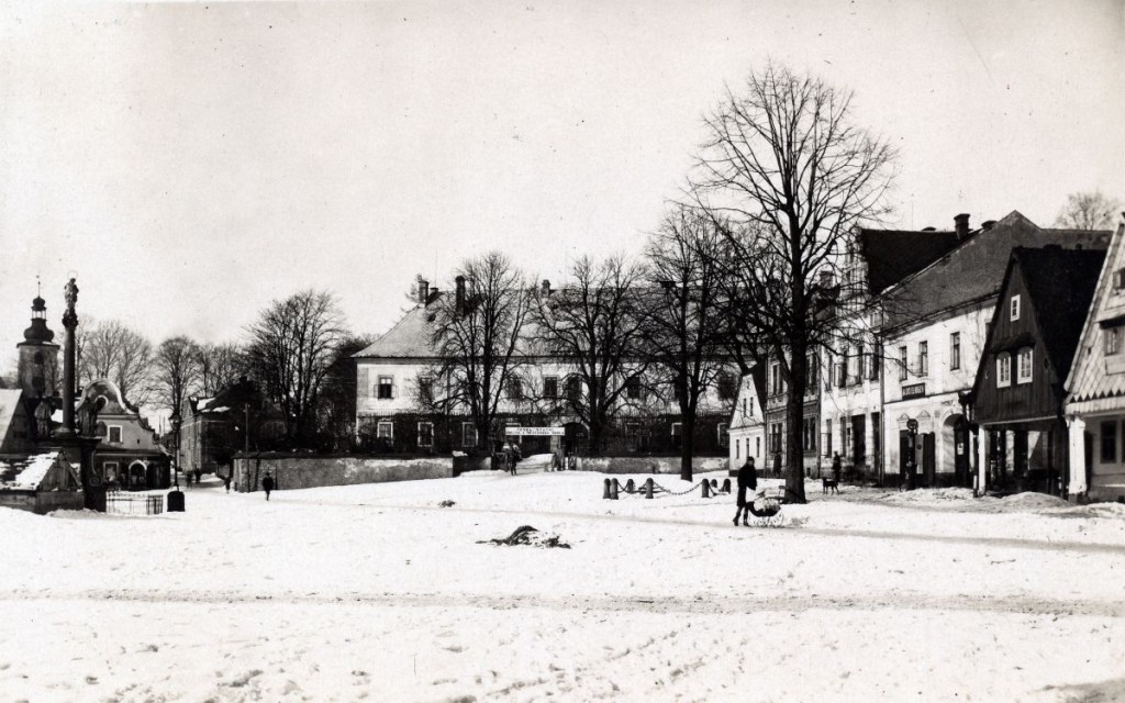 zamek_1931_01_web_od_namesti