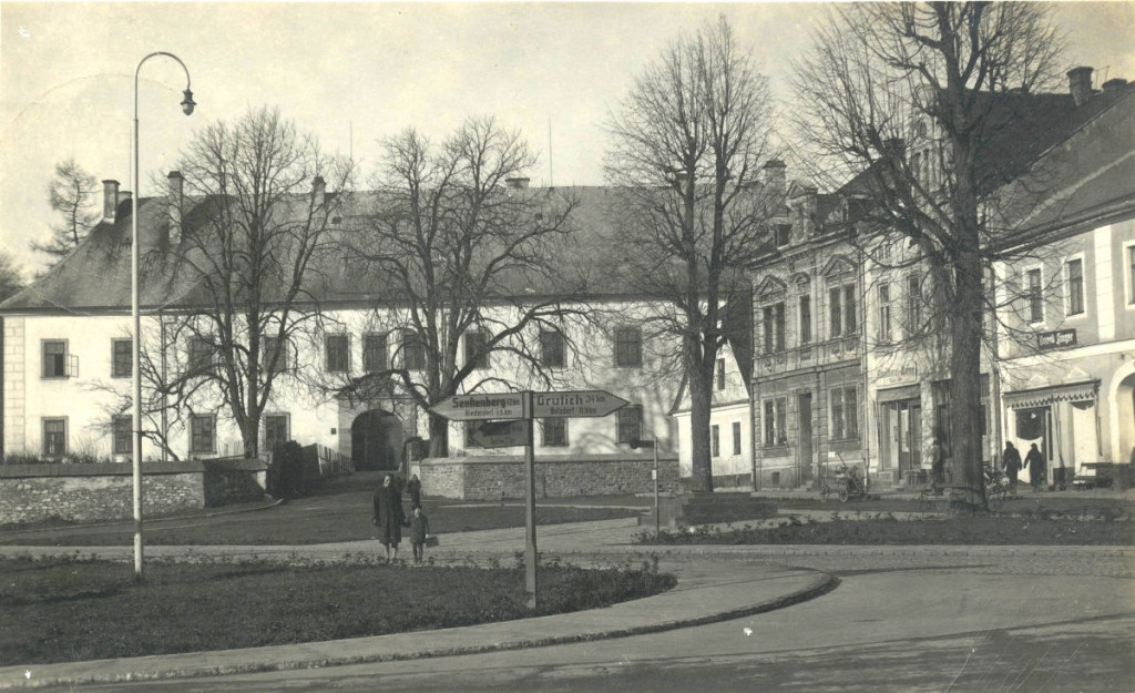 zamek_1941_01 web od namesti