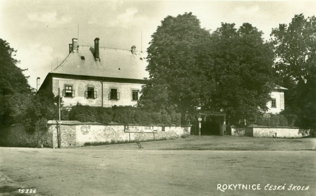 zamek_1930_01 web od namesti